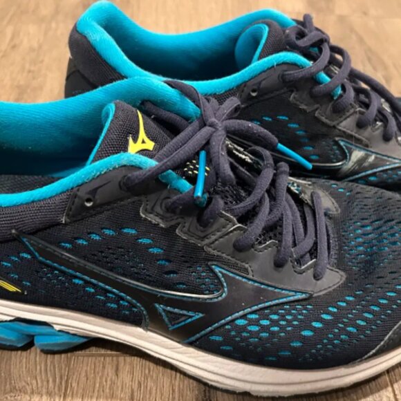 Mizuno Running Shoes (Size 10.5) - Picture 2 of 6